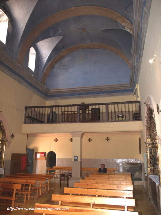 NAVE HACIA LOS PIES. mURO DE PONIENTE ORIGINAL, CON ACCESO A ESCALERA DE LA TORRE.